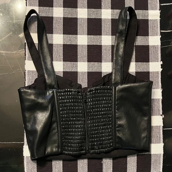 Alice + Olivia Jeanna Black Faux Leather Bustier Crop Top - Picture 5 of 9